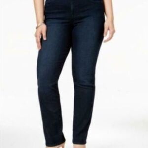 194- Style & Co NWT Slim Blue Jeans Straight Leg, Size 2S.